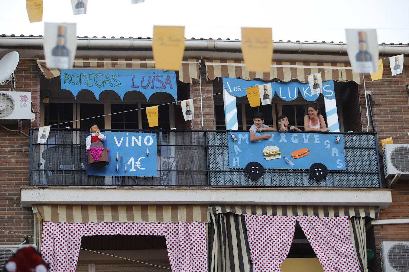 En imágenes, la Feria de Córdoba se vive en los balcones