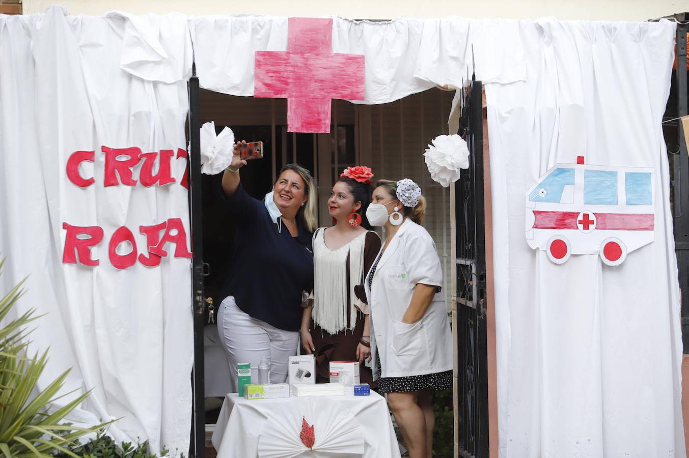 En imágenes, la Feria de Córdoba se vive en los balcones