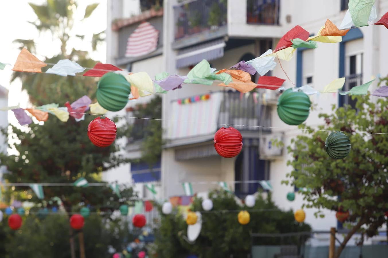 En imágenes, la Feria de Córdoba se vive en los balcones