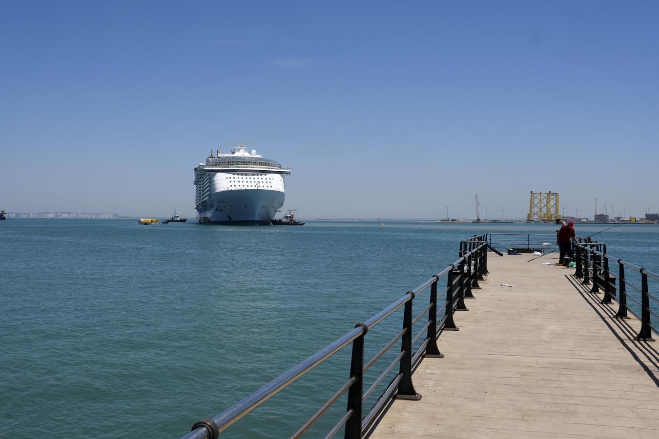 FOTOS: Así ha sido la entrada del &#039;Allure of the seas&#039; en Cádiz