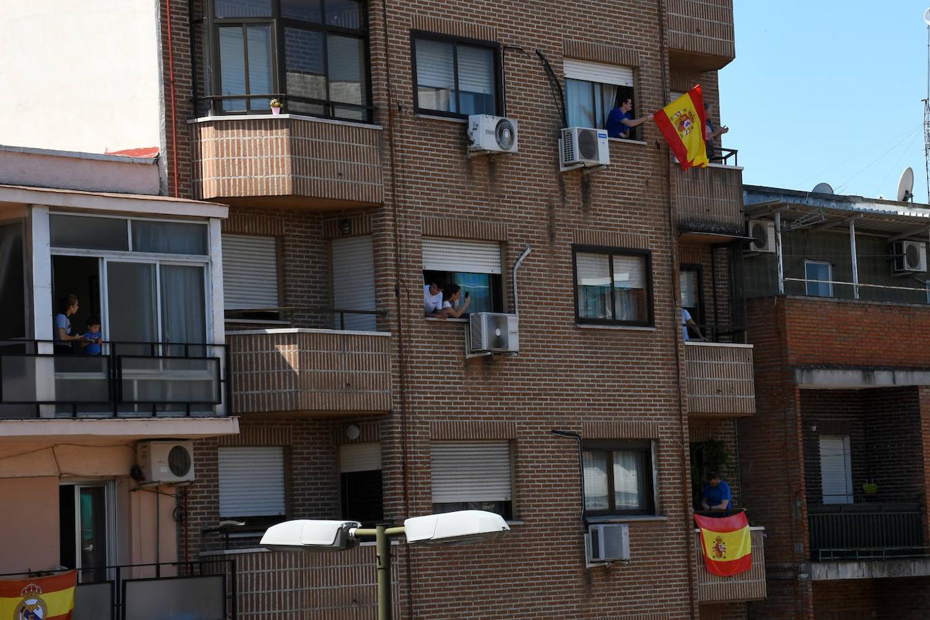 En imágenes: la caravana de Vox colapsa Toledo