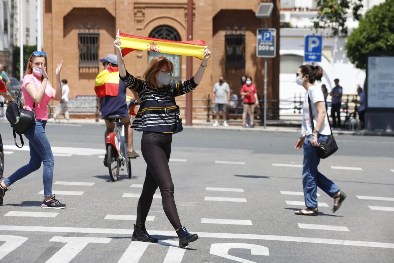 Éxito de la caravana de protesta convocada por Vox en Sevilla