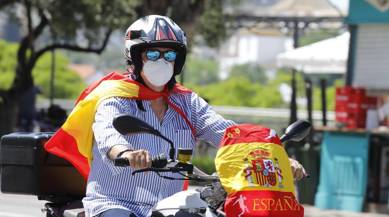 Éxito de la caravana de protesta convocada por Vox en Sevilla