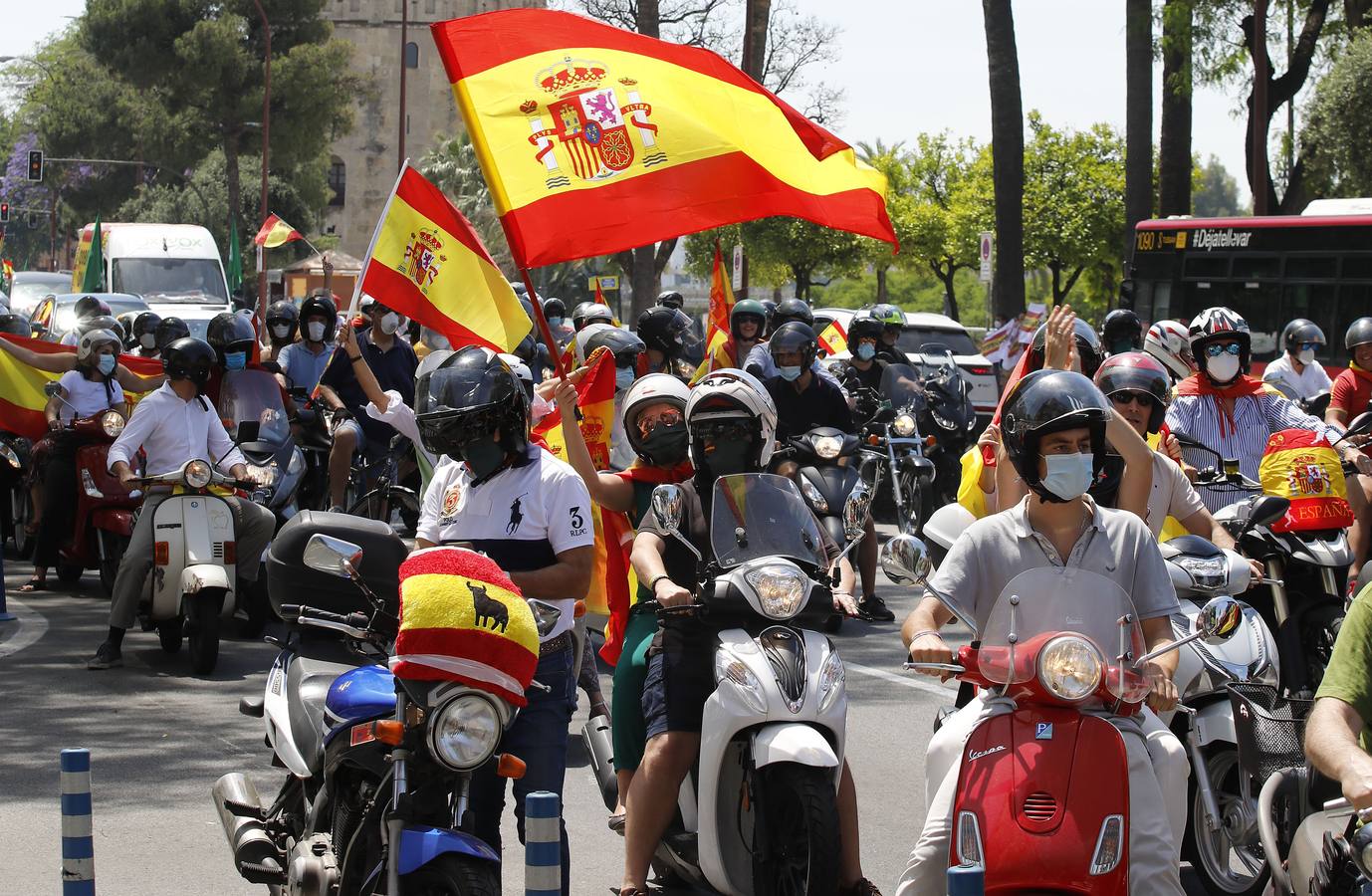 Éxito de la caravana de protesta convocada por Vox en Sevilla