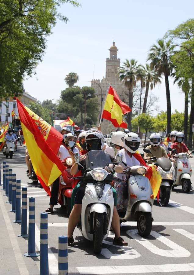 Éxito de la caravana de protesta convocada por Vox en Sevilla