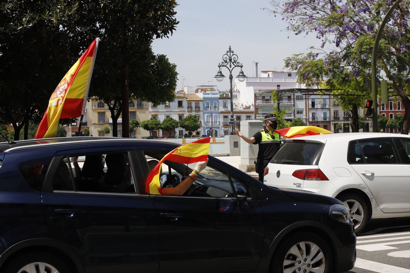 Éxito de la caravana de protesta convocada por Vox en Sevilla