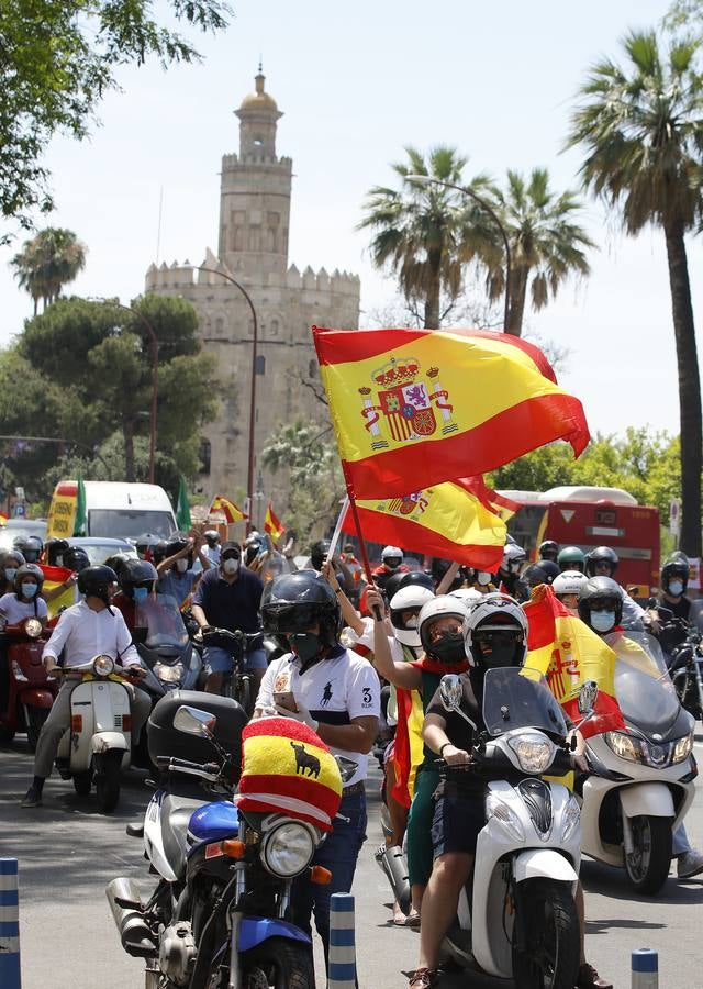 Éxito de la caravana de protesta convocada por Vox en Sevilla