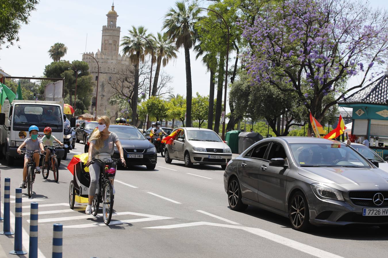 Éxito de la caravana de protesta convocada por Vox en Sevilla