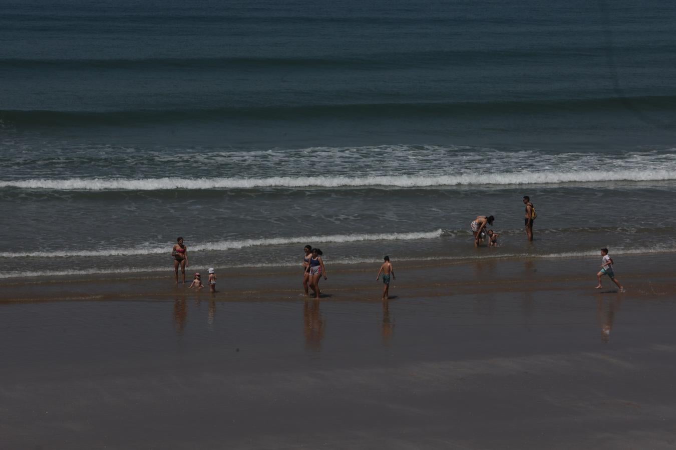 FOTOS: Cádiz tiene ganas de un chapuzón en la playa