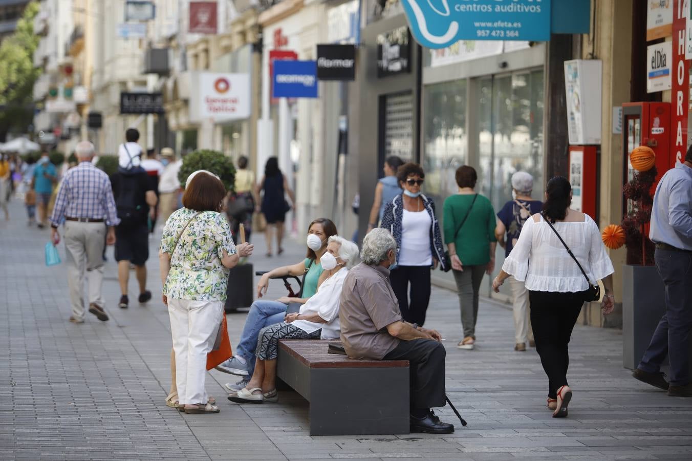 El ambiente en la calle el primer día de la fase 2 en Córdoba, en imágenes