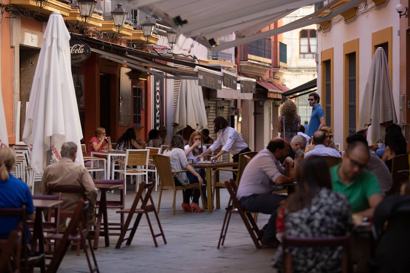 La reapertura del interior de los bares en Sevilla