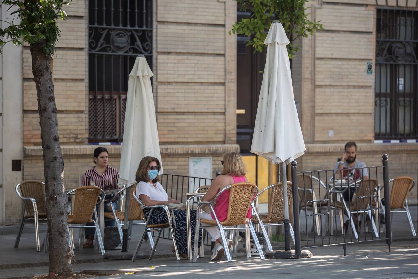 La reapertura del interior de los bares en Sevilla