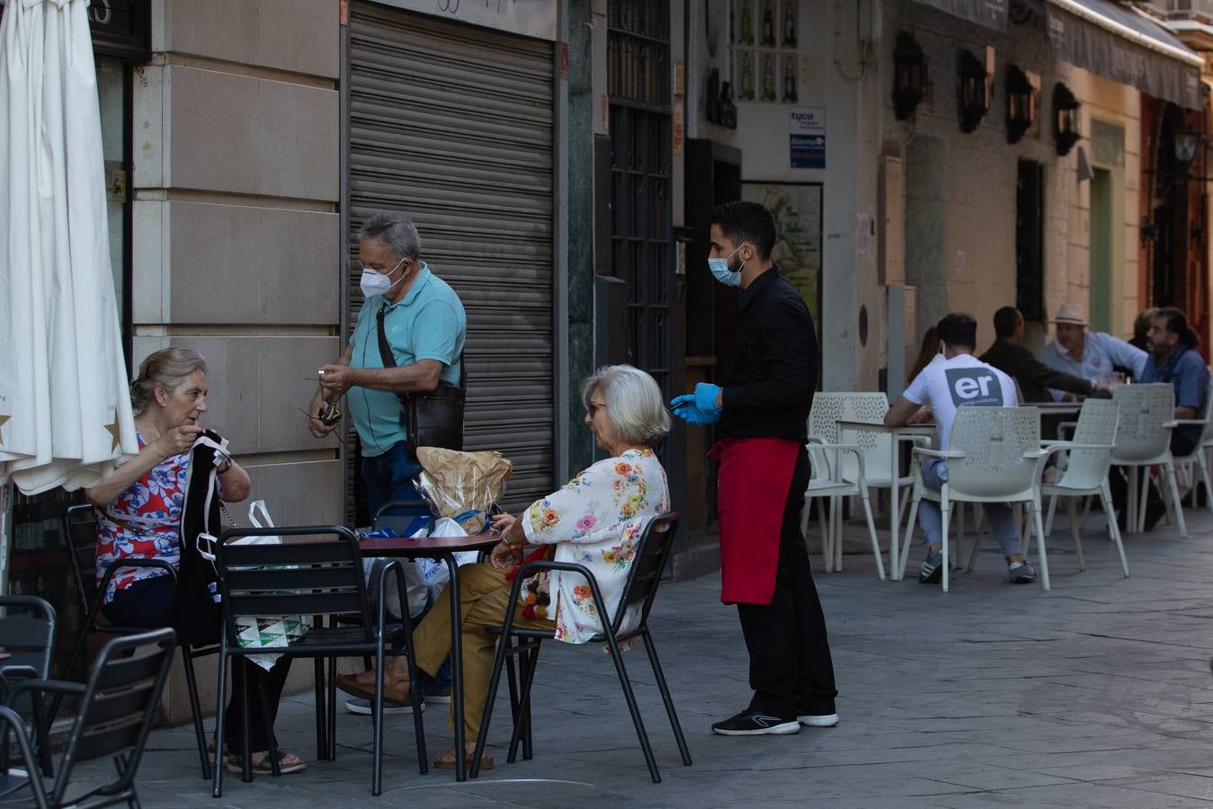 La reapertura del interior de los bares en Sevilla