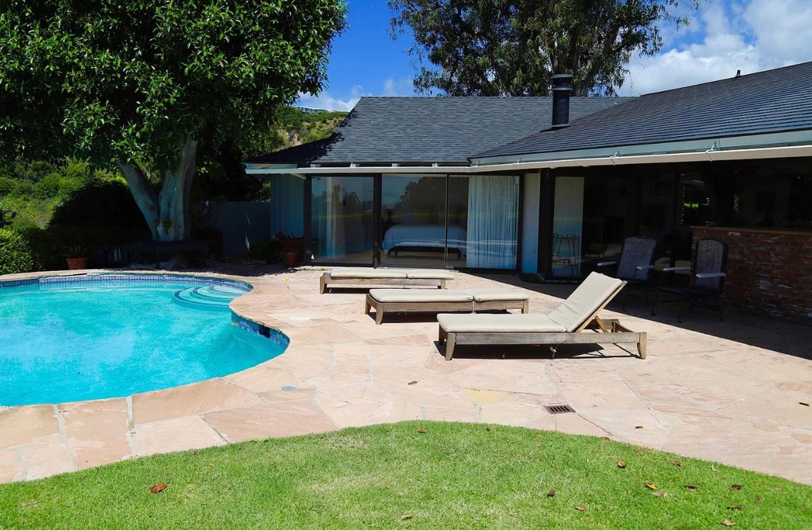 Deshacerse de sus bienes para encontrar la libertad. “Creo que las posesiones acaban pesándote. ¿Tiene sentido para mí pasarme tanto tiempo diseñando y construyendo una casa? ¿No debería dedicar ese tiempo para pensar en como llegar a Marte? Creo que debería hacer lo segundo”, explicó en el Podcast del cómico Joe Rogan.