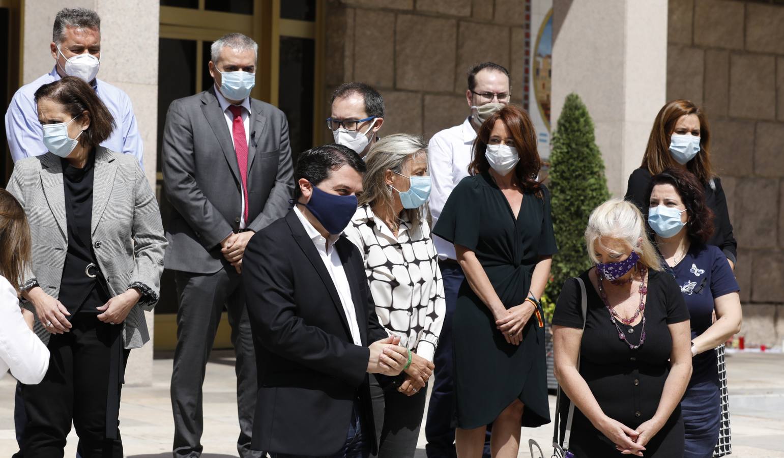 En imágenes, el minuto de silencio en varias instituciones de Córdoba por las víctimas del Covid-19