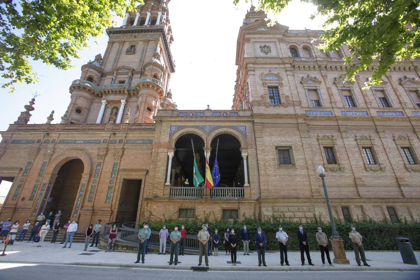 Minuto de silencio por las víctimas del Covid-19 en las instituciones andaluzas