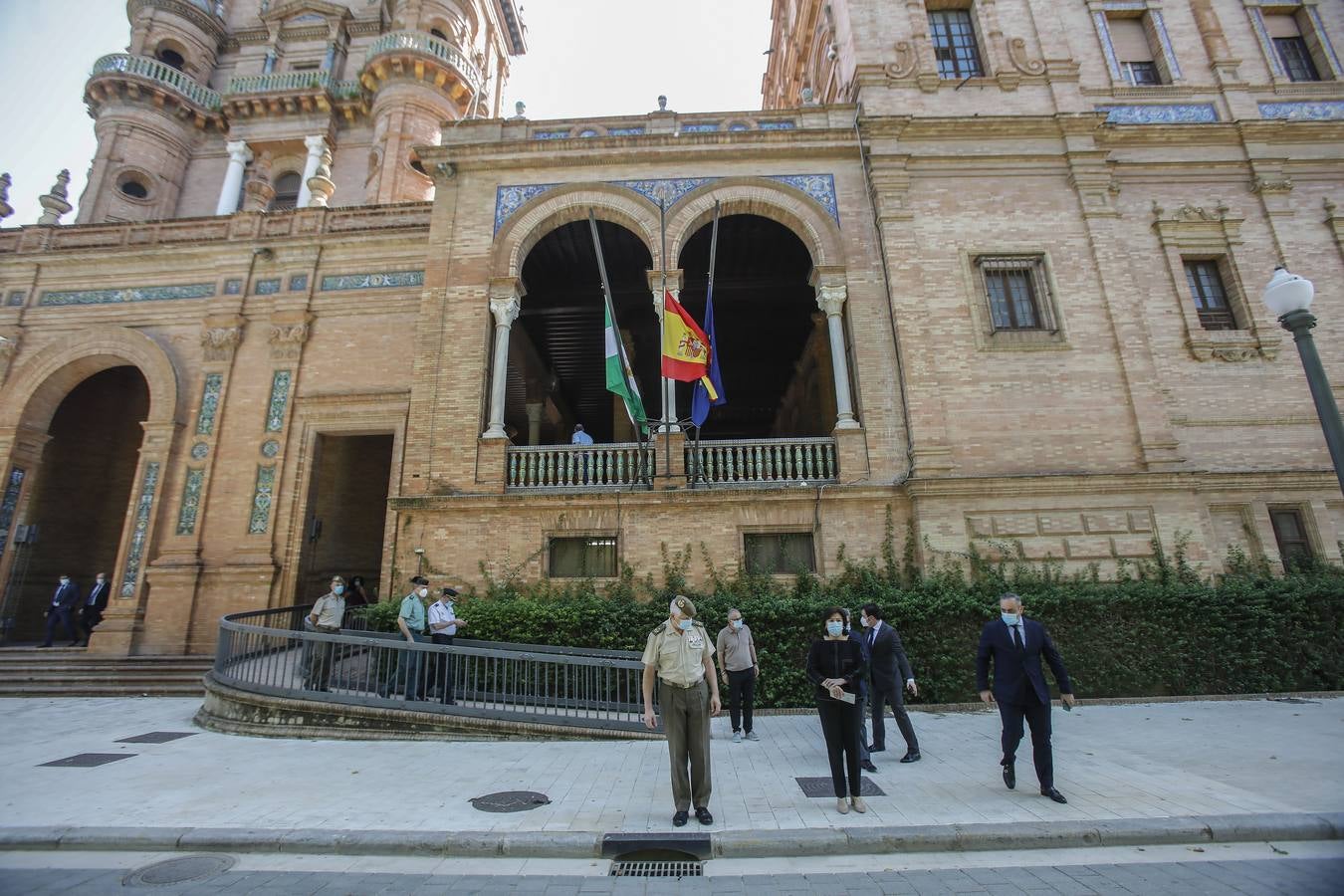 Minuto de silencio por las víctimas del Covid-19 en las instituciones andaluzas