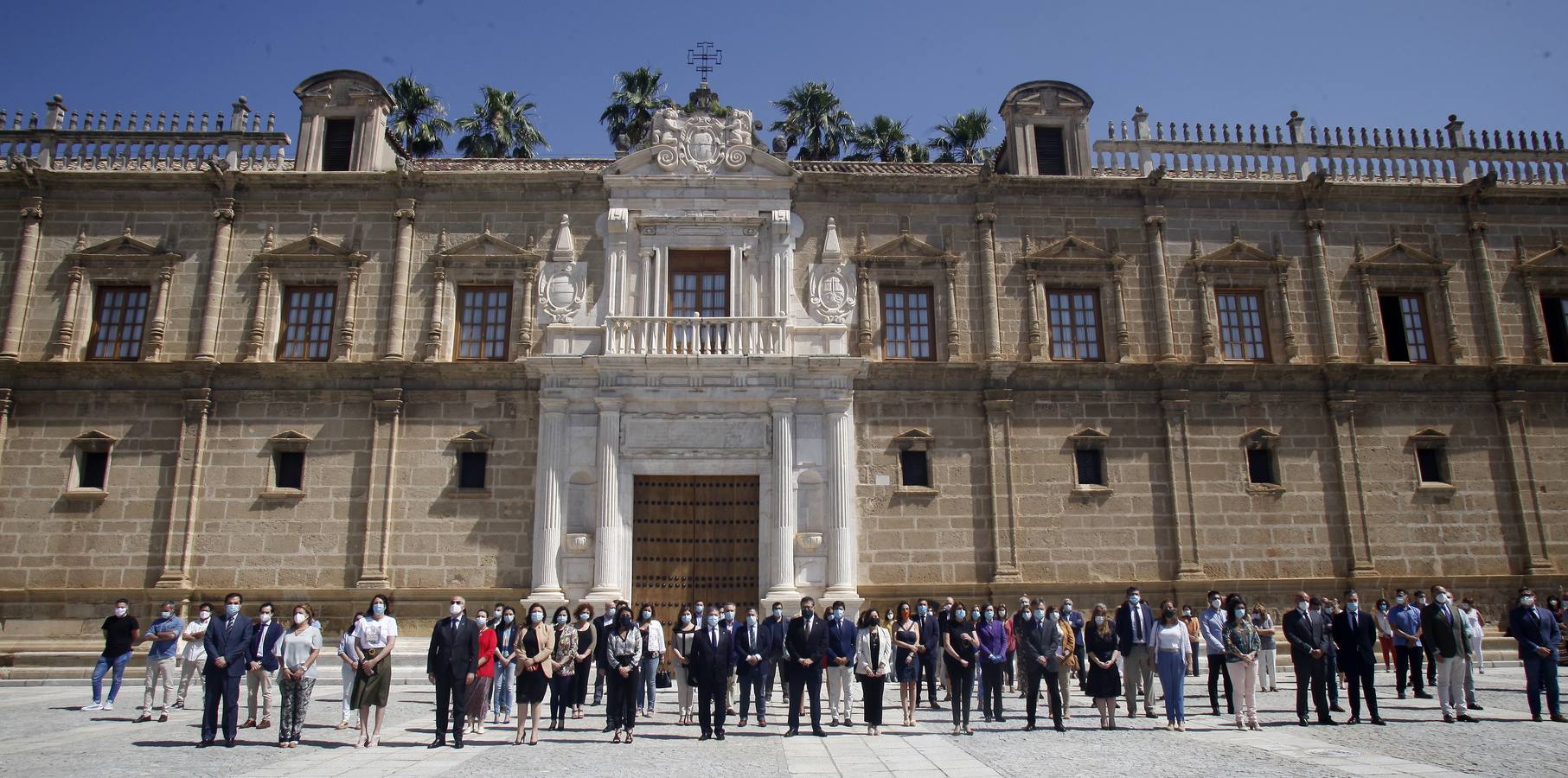 Minuto de silencio por las víctimas del Covid-19 en las instituciones andaluzas