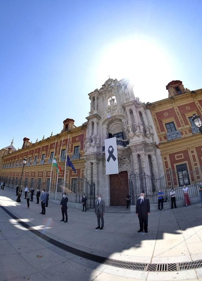 Minuto de silencio por las víctimas del Covid-19 en las instituciones andaluzas