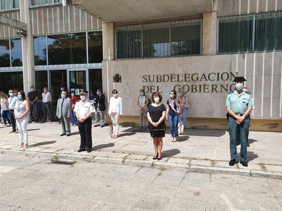 En imágenes, el minuto de silencio en varias instituciones de Córdoba por las víctimas del Covid-19