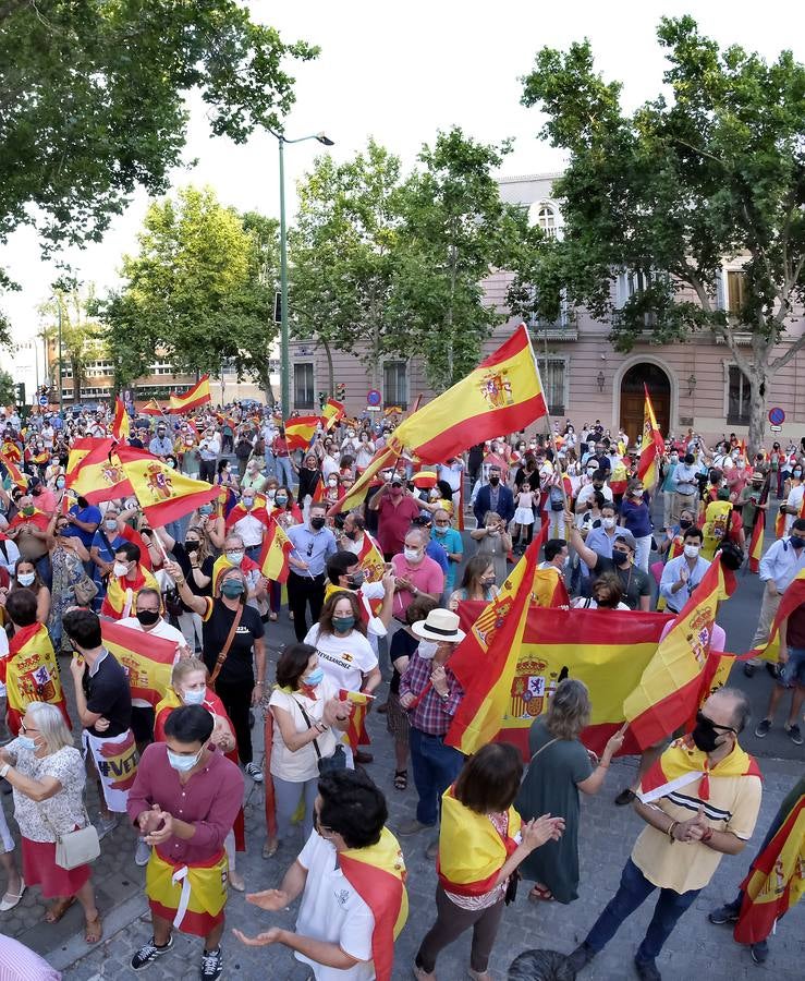 Apoyo al coronel destituido de la Guardia Civil Pérez de los Cobos