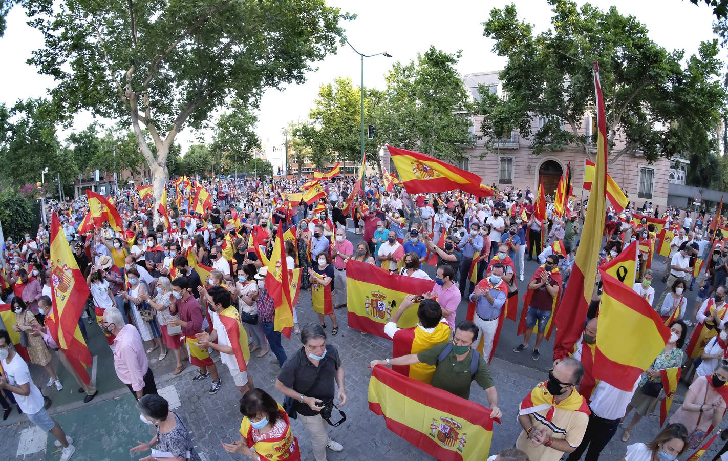 Apoyo al coronel destituido de la Guardia Civil Pérez de los Cobos