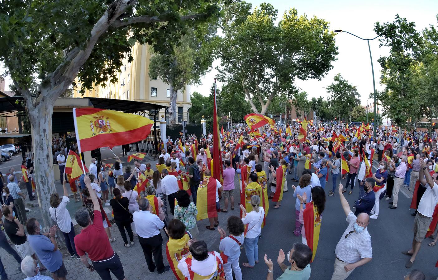 Apoyo al coronel destituido de la Guardia Civil Pérez de los Cobos