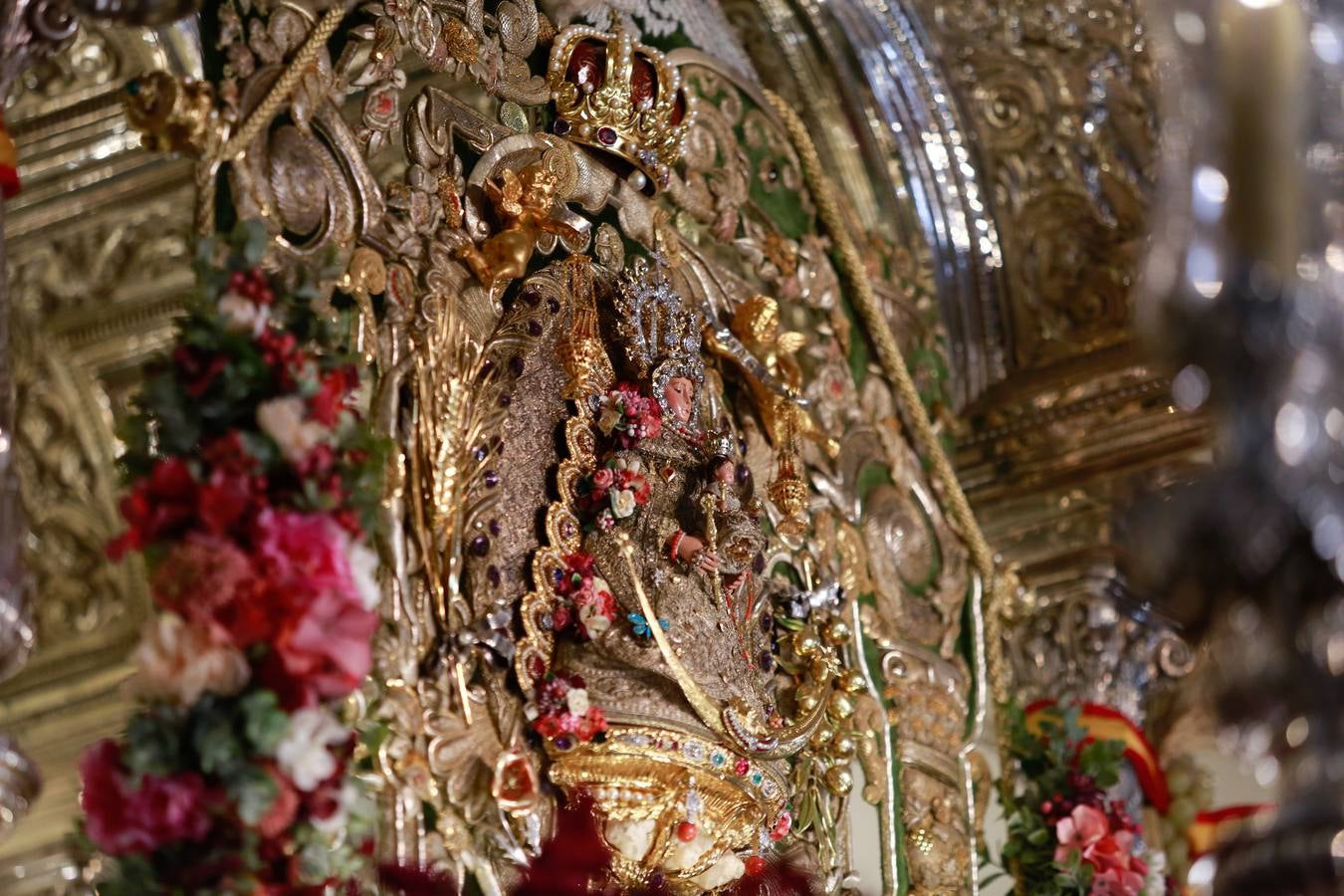 La Hermandad del Rocío de Triana abre las puertas de su capilla