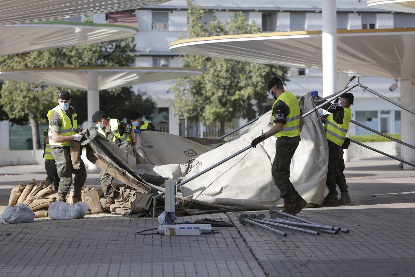 La retirada del dispositivo para los test en las Setas en Córdoba, en imágenes