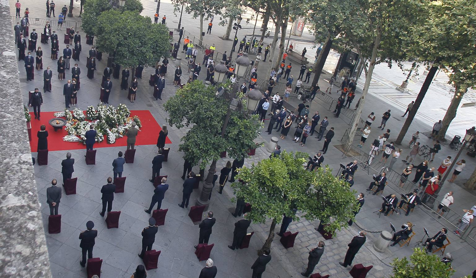 El homenaje de Sevilla a las víctimas del coronavirus en el día de San Fernando (I)