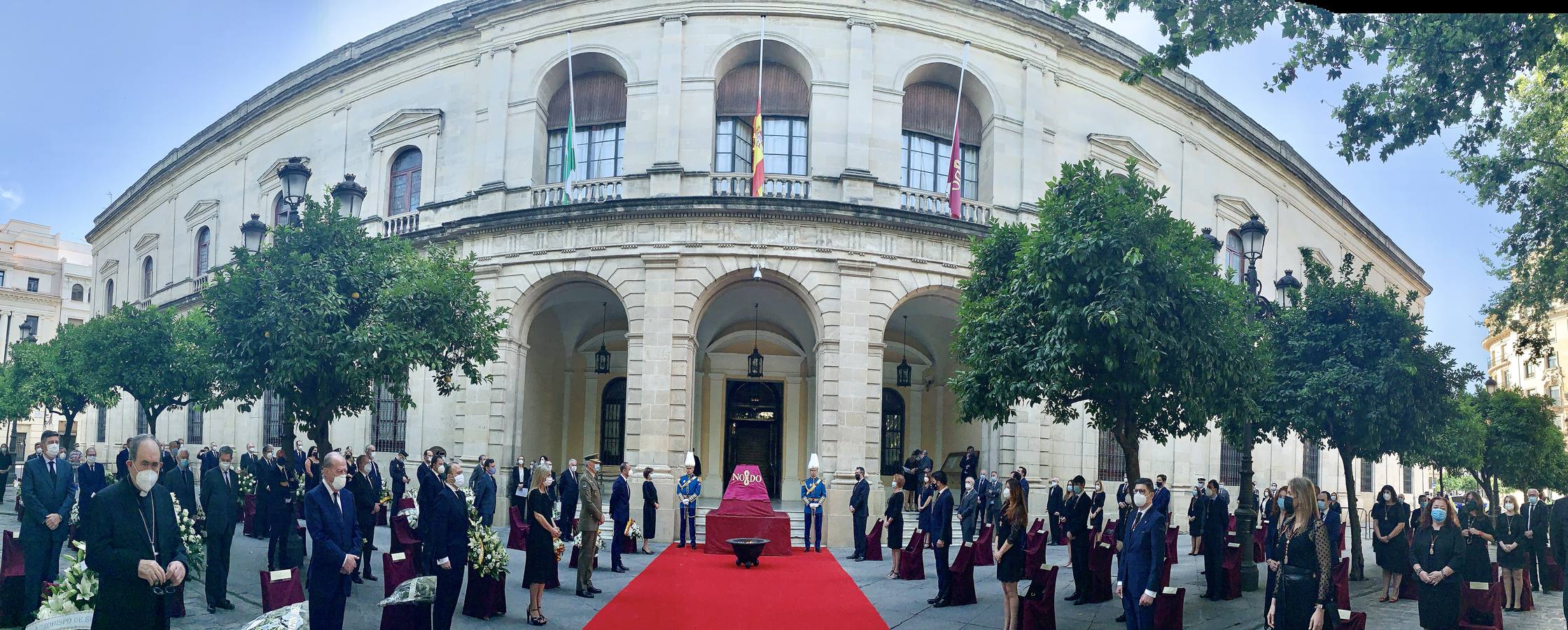 El homenaje de Sevilla a las víctimas del coronavirus en el día de San Fernando (I)