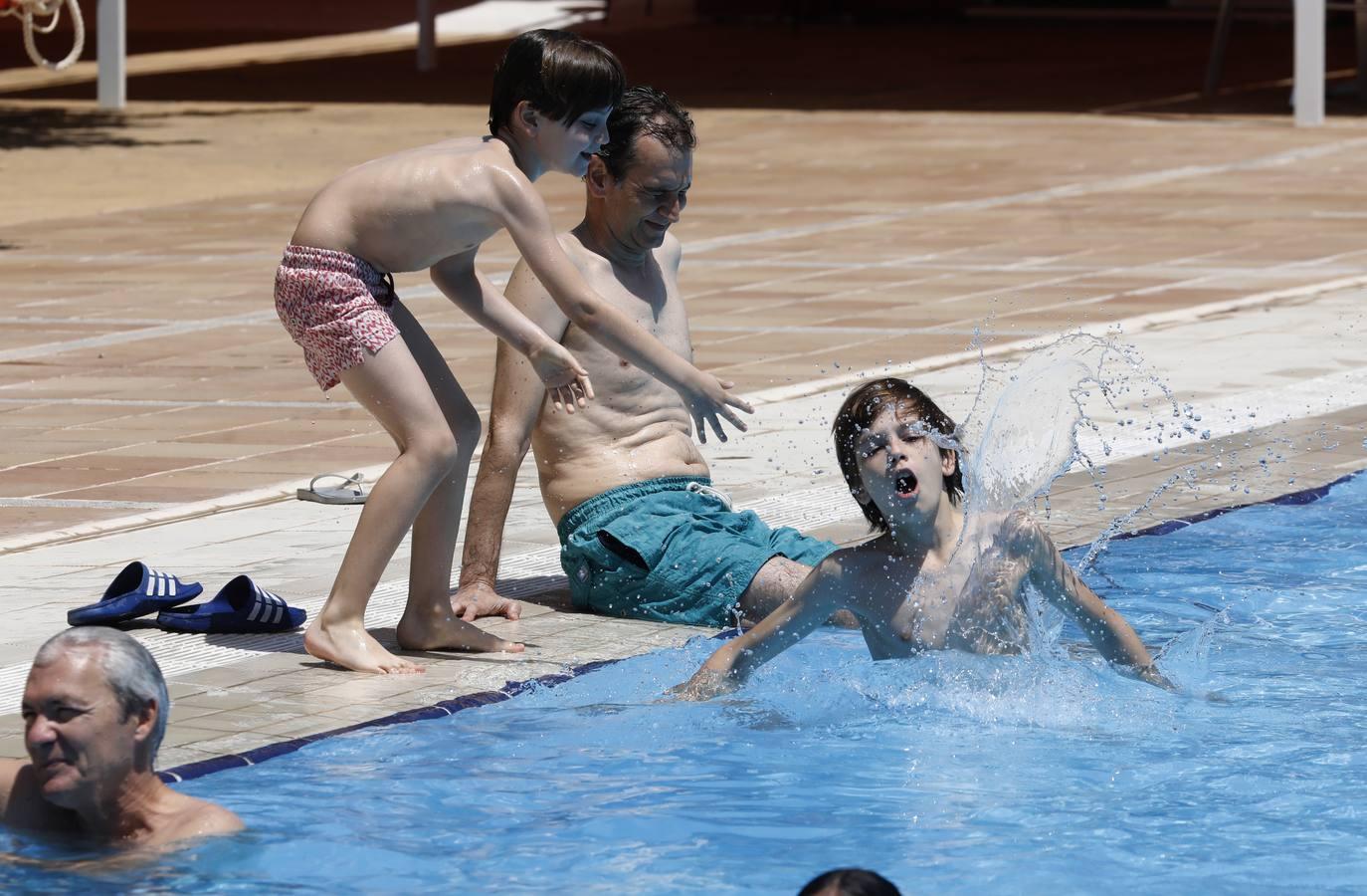 La apertura de la piscina del Aeroclub de Córdoba, en imágenes