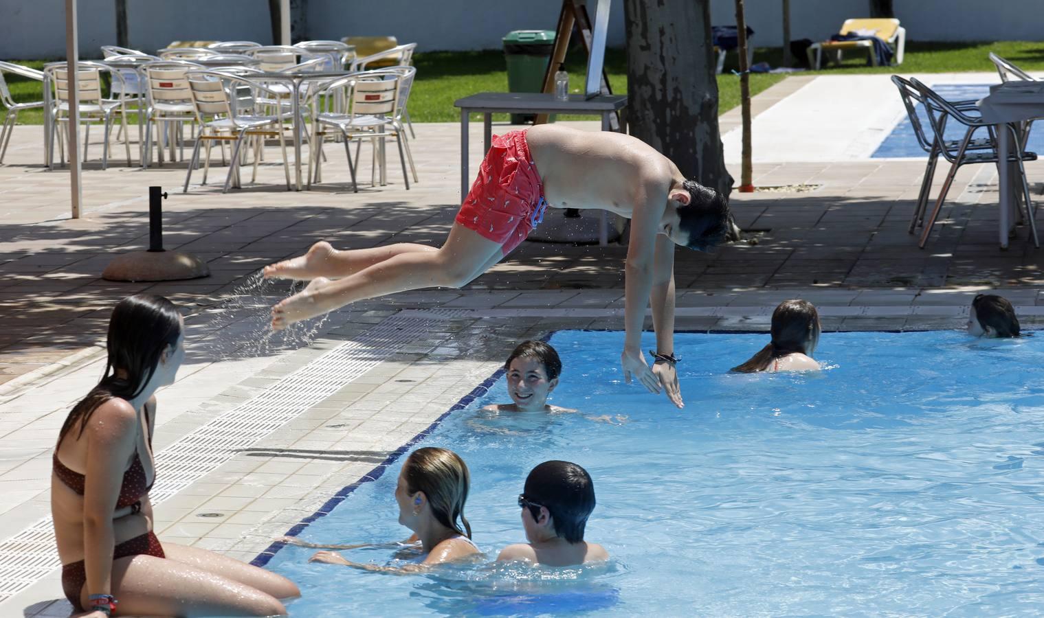 La apertura de la piscina del Aeroclub de Córdoba, en imágenes