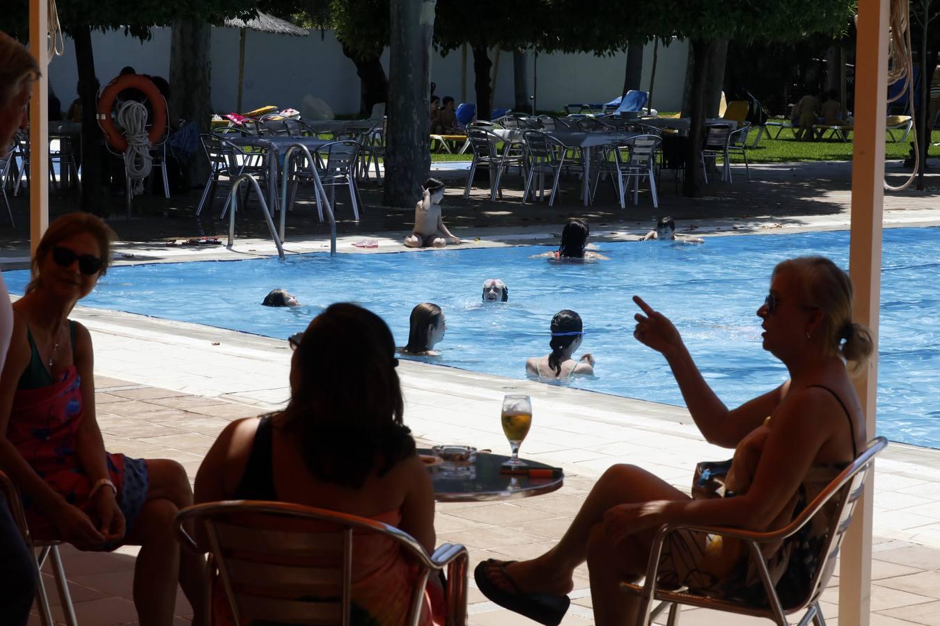 La apertura de la piscina del Aeroclub de Córdoba, en imágenes