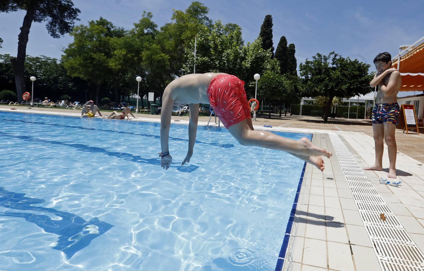 La apertura de la piscina del Aeroclub de Córdoba, en imágenes