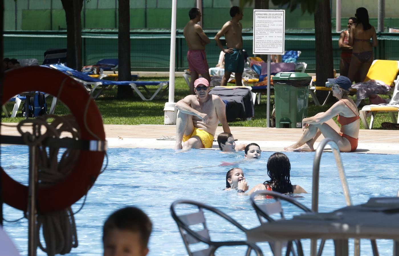 La apertura de la piscina del Aeroclub de Córdoba, en imágenes