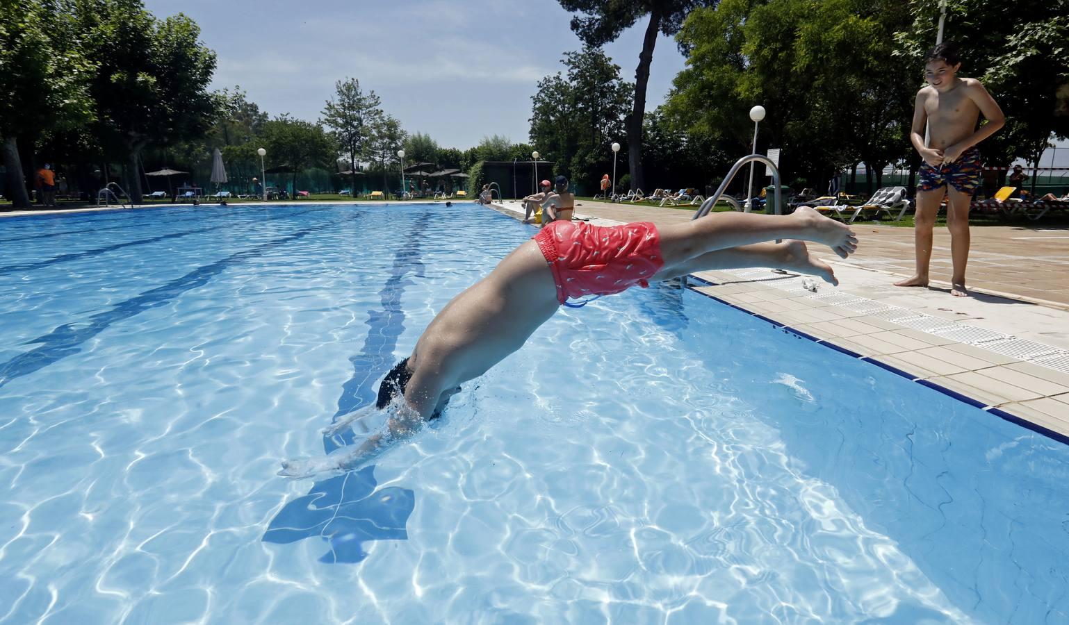 La apertura de la piscina del Aeroclub de Córdoba, en imágenes