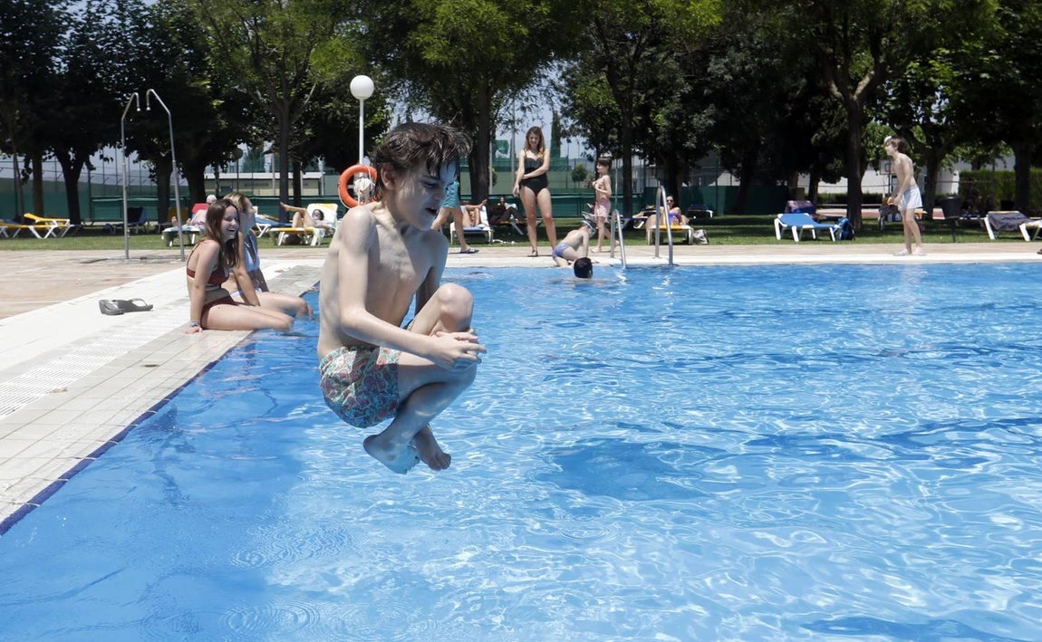 La apertura de la piscina del Aeroclub de Córdoba, en imágenes