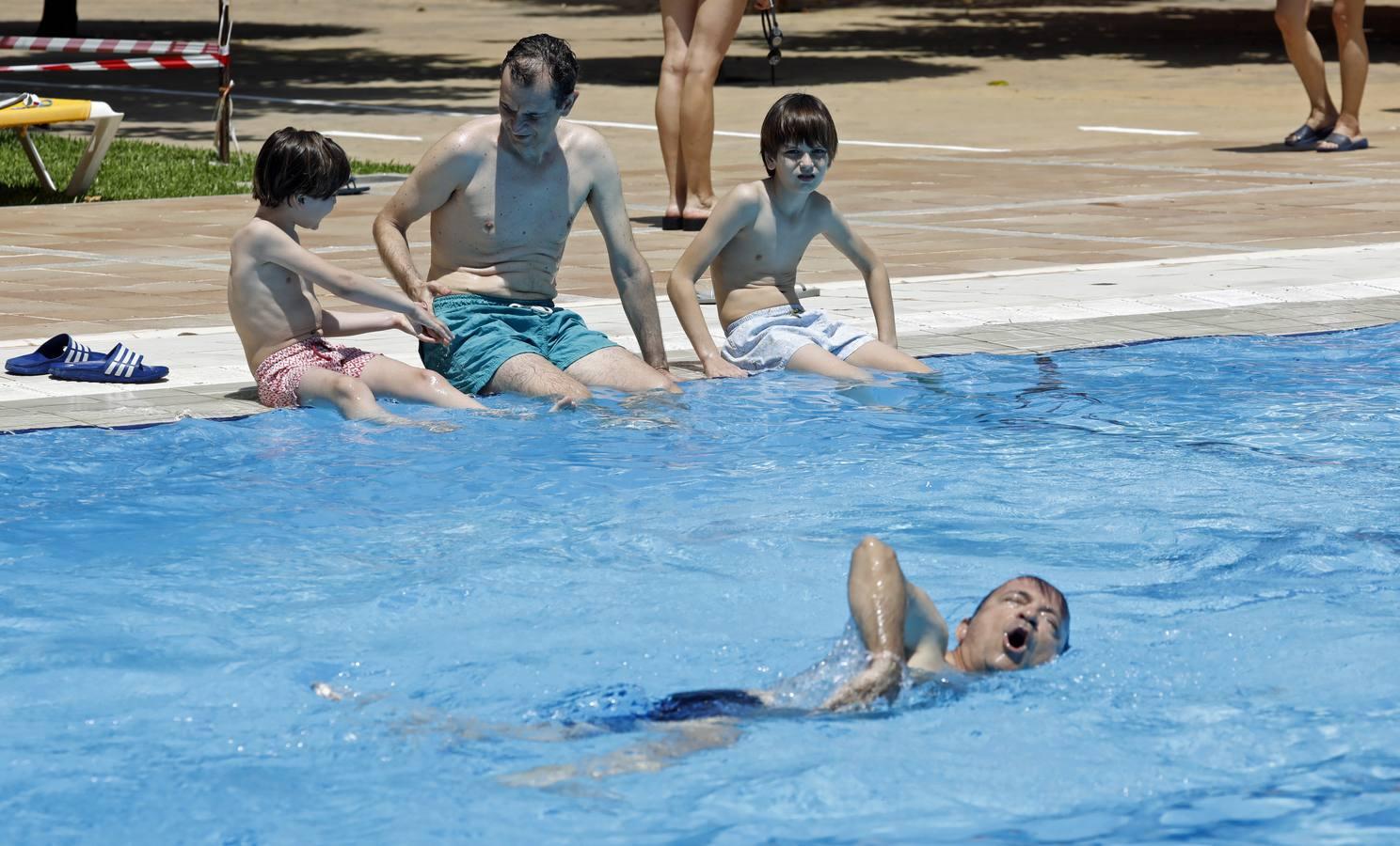 La apertura de la piscina del Aeroclub de Córdoba, en imágenes