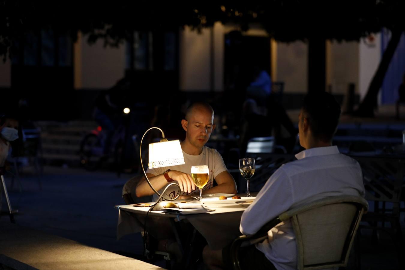 El ambiente de la desescalada en las terrazas de la Ribera de Córdoba, en imágenes