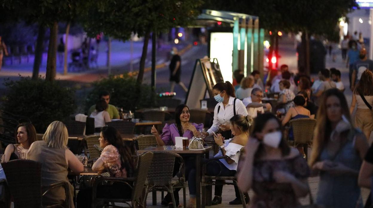 El ambiente de la desescalada en las terrazas de la Ribera de Córdoba, en imágenes