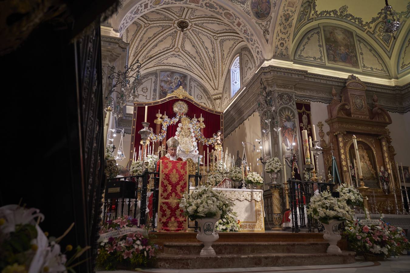 La Virgen del Rocío preside un histórico Pontifical en Almonte