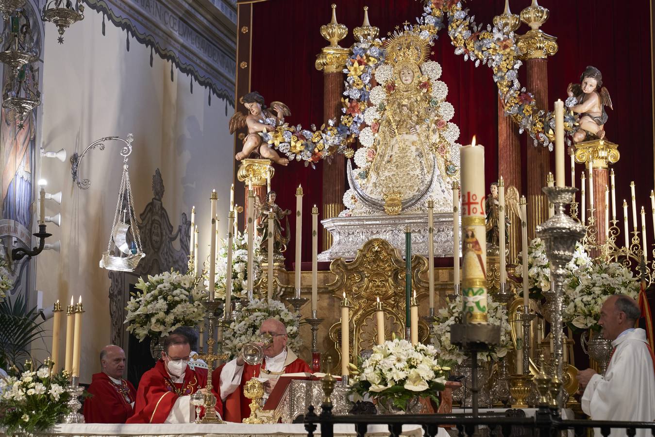 La Virgen del Rocío preside un histórico Pontifical en Almonte