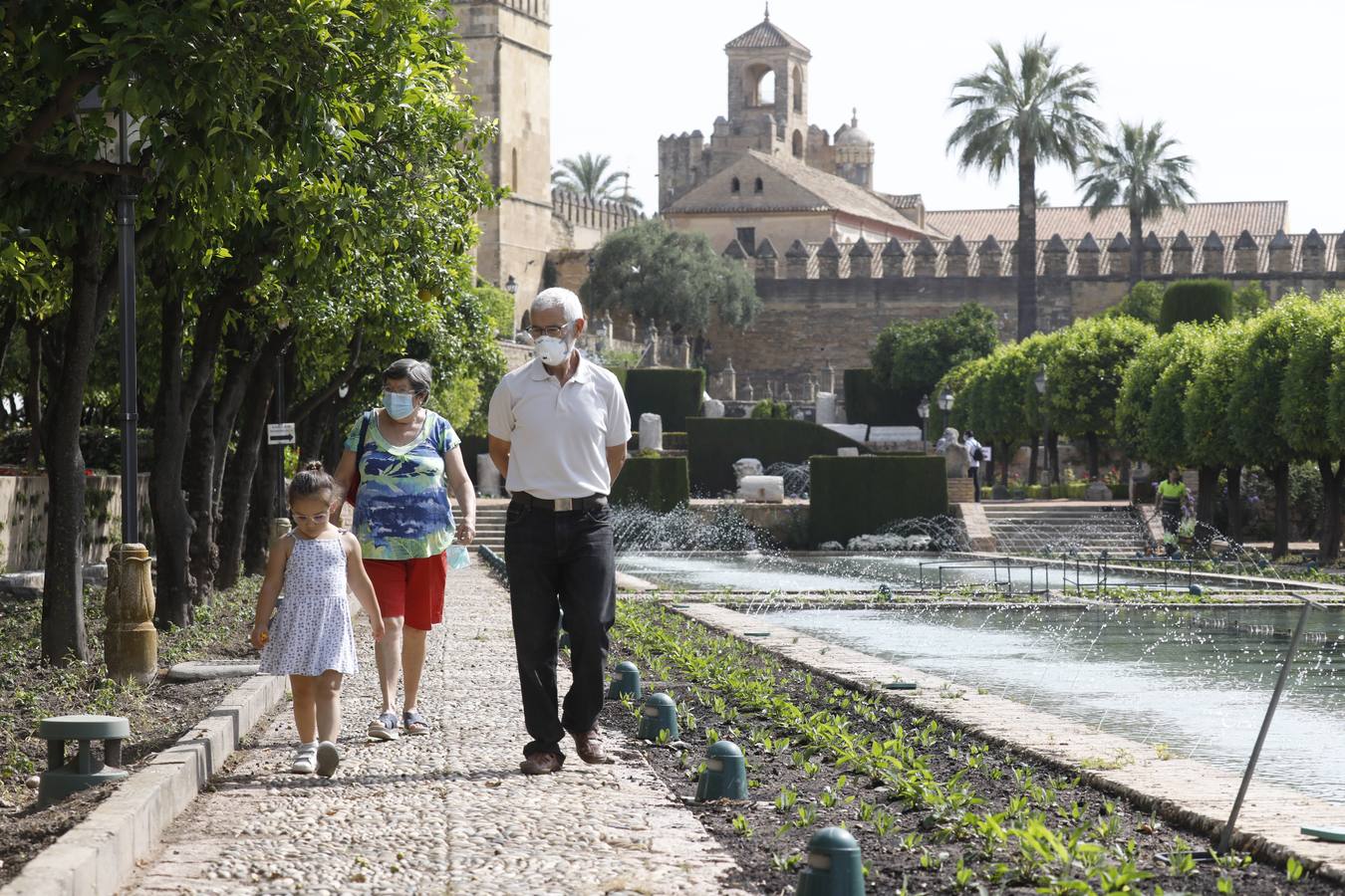 La reapertura de Viana y los Jardines del Alcázar de Córdoba, en imágenes