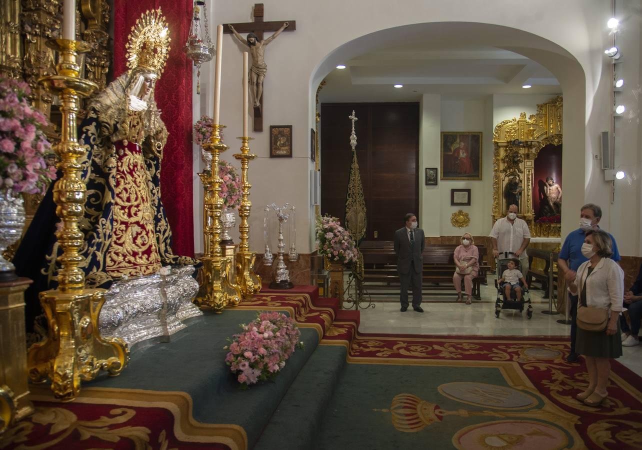 La Esperanza de Triana, en el día del aniversario de su coronación