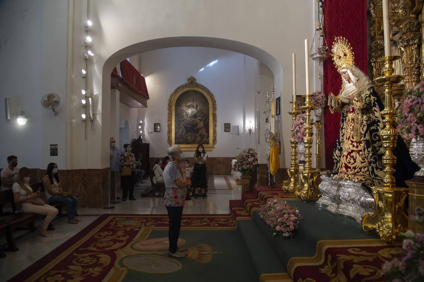 La Esperanza de Triana, en el día del aniversario de su coronación