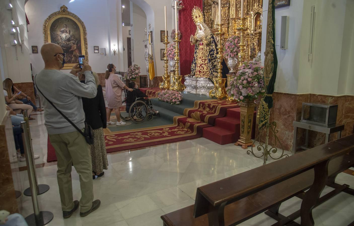 La Esperanza de Triana, en el día del aniversario de su coronación