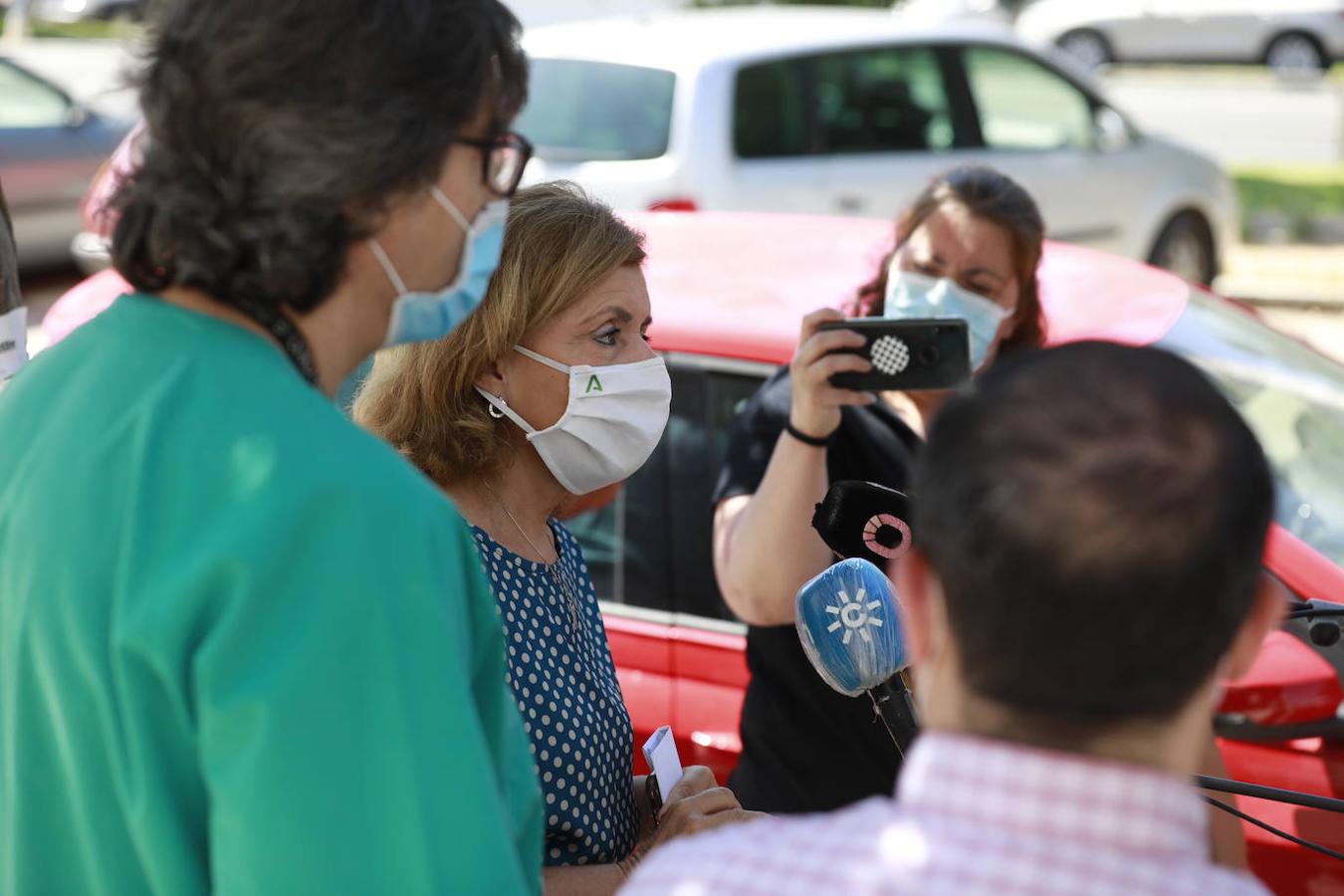 La protesta en el centro de salud de Carlos III de Córdoba por la agresión a un sanitario, en imágenes