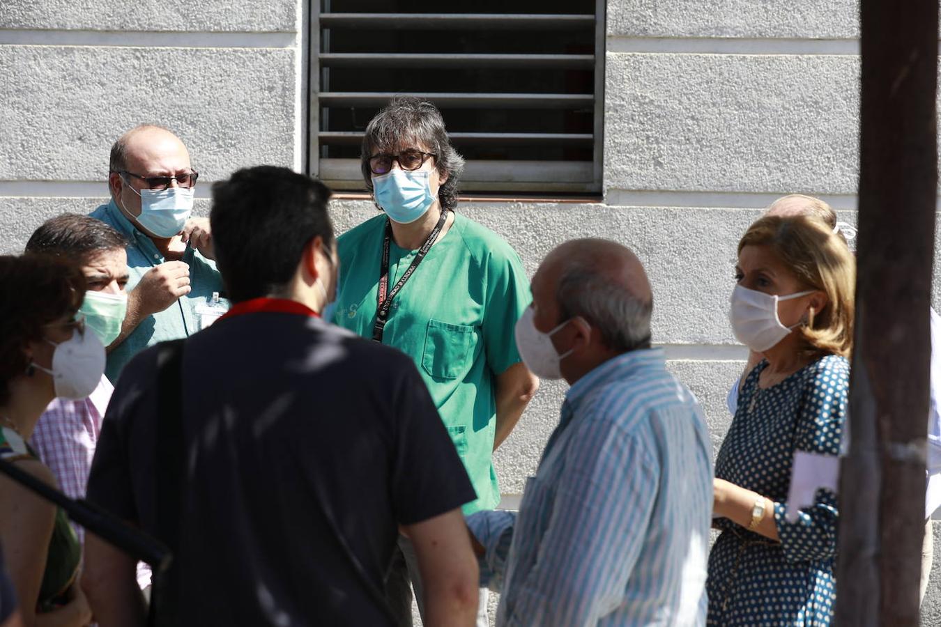 La protesta en el centro de salud de Carlos III de Córdoba por la agresión a un sanitario, en imágenes