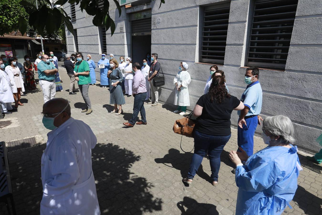 La protesta en el centro de salud de Carlos III de Córdoba por la agresión a un sanitario, en imágenes